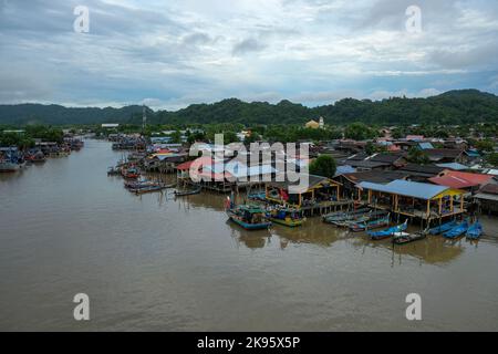 Kuala Perlis, Malaysia - 2022. Oktober: Ansichten von Kuala Perlis an der nordwestlichen Spitze der malaysischen Halbinsel am 15. Oktober 2022 in Malaysia. Stockfoto