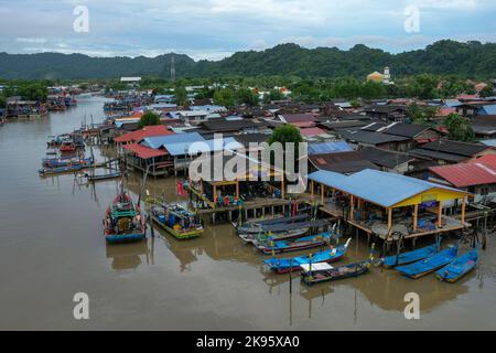 Kuala Perlis, Malaysia - 2022. Oktober: Ansichten von Kuala Perlis an der nordwestlichen Spitze der malaysischen Halbinsel am 15. Oktober 2022 in Malaysia. Stockfoto