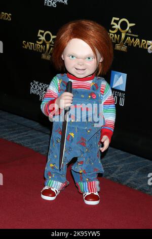 Burbank, CA. 25. Oktober 2022. Chucky bei der Ankunft zu den Jubiläums-Saturn-Awards 50., dem Marriott Burbank Airport Hotel Convention Center, Burbank, CA 25. Oktober 2022. Kredit: Priscilla Grant/Everett Collection/Alamy Live Nachrichten Stockfoto