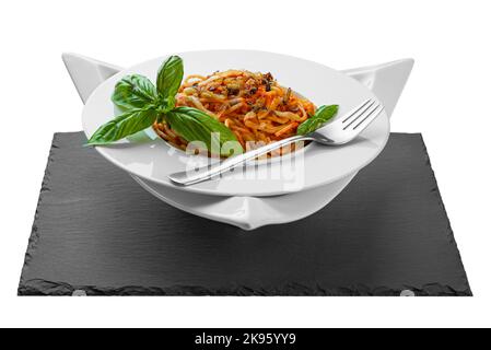 Spaghetti Thunfisch Pasta Basilikum Platte Dreieck Form Schiefertisch ziemlich appetitlich Stockfoto