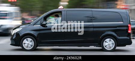 Die Abbildung zeigt ein französisches Taxi (Pariser Taxi G7 oder VTC) in Paris, Frankreich, am 25. Oktober 2022. Foto von Victor Joly/ABACAPRESS.COM Stockfoto