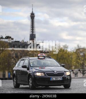 Die Abbildung zeigt ein französisches Taxi (Pariser Taxi G7 oder VTC) in Paris, Frankreich, am 25. Oktober 2022. Foto von Victor Joly/ABACAPRESS.COM Stockfoto