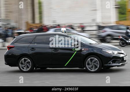 Die Abbildung zeigt ein französisches Taxi (Pariser Taxi G7 oder VTC) in Paris, Frankreich, am 25. Oktober 2022. Foto von Victor Joly/ABACAPRESS.COM Stockfoto