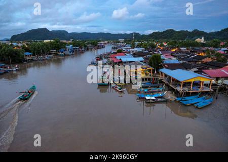 Kuala Perlis, Malaysia - 2022. Oktober: Ansichten von Kuala Perlis an der nordwestlichen Spitze der malaysischen Halbinsel am 15. Oktober 2022 in Malaysia. Stockfoto