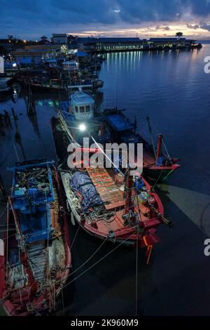 Kuala Perlis, Malaysia - 2022. Oktober: Ansichten von Kuala Perlis an der nordwestlichen Spitze der malaysischen Halbinsel am 15. Oktober 2022 in Malaysia. Stockfoto