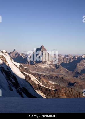 Sonnenaufgang auf dem Matterhorn, aufgenommen vom Monte Rosa Stockfoto