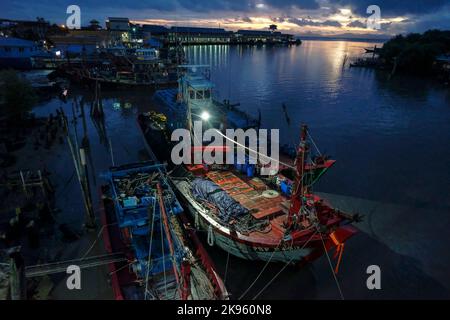 Kuala Perlis, Malaysia - 2022. Oktober: Ansichten von Kuala Perlis an der nordwestlichen Spitze der malaysischen Halbinsel am 15. Oktober 2022 in Malaysia. Stockfoto