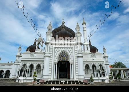 Alor Setar, Malaysia - 2022. Oktober: Blick auf die Zahir Moschee, die staatliche Moschee des Staates Kedah am 17. Oktober 2022 in Alor Setar, Malaysia. Stockfoto