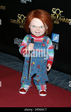 LOS ANGELES - Okt 25: Chucky bei den Saturn Awards 50. - Ankunft im Marriott Convention Center am 25. Oktober 2022 in Burbank, CA Stockfoto