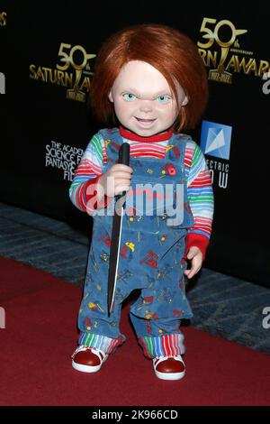 LOS ANGELES - Okt 25: Chucky bei den Saturn Awards 50. - Ankunft im Marriott Convention Center am 25. Oktober 2022 in Burbank, CA Stockfoto