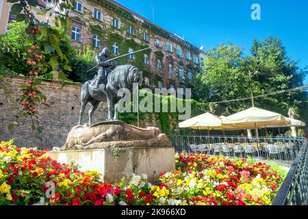 Stadtbild mit Statue des Heiligen Georg und Drachen in Zagreb. Kroatien Stockfoto