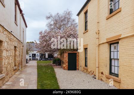 RICHMOND, AUSTRALIEN - 15. SEPTEMBER 2022: Allgemeine Bauarchitektur in Richmond, in der Nähe von Hobart in Tasmanien, Australien Stockfoto