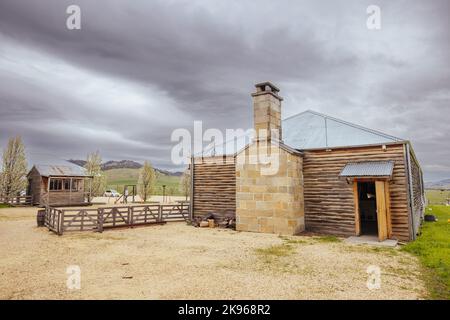 PONTVILLE, AUSTRALIEN - 15. SEPTEMBER: Die ikonische alte Lark Distillery produziert Gin und Whiskey am 15. 2022. September in Pontville, Tasmanien, Austr Stockfoto