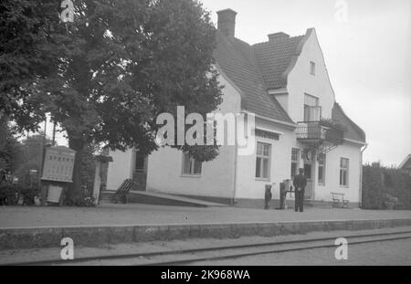 Der Bahnhof wurde 1899 erbaut. Stationshuset wurde nach einem Brand im Jahr 1913 neu gebaut. Abgenommenes Bahnhofshaus in anderthalb Stockwerken. Modernisiert 1942-43. Stockfoto