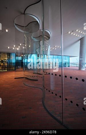 Hamburg, Deutschland - September 2022: Elbphilharmonie architektonische Details aus dem Beobachtungsfoyer von Herzog - de Meuron Stockfoto