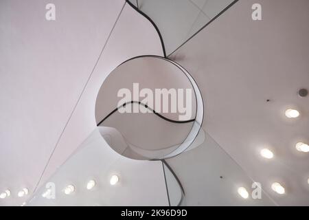 Hamburg, Deutschland - September 2022: Elbphilharmonie architektonische Details aus dem Beobachtungsfoyer von Herzog - de Meuron Stockfoto