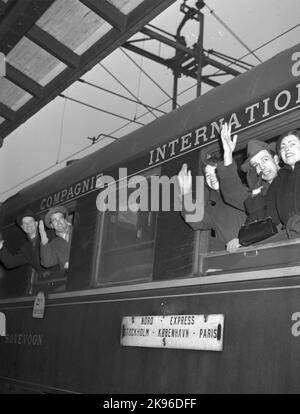 Fahrt auf dem Nordexpressen bei der Abfahrt vom Hauptbahnhof in Stockholm. Statisten aus reka.Text auf dem Wagen Compagnie International Supper Stockfoto