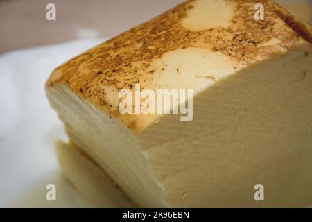 Neapolitaner Geräucherter Provola-Käse Aus Nächster Nähe Stockfoto