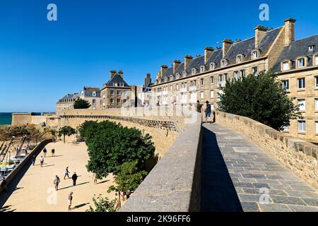 Saint Malo Bretagne Frankreich. Les remparts. Zinnen. Befestigte Wände Stockfoto