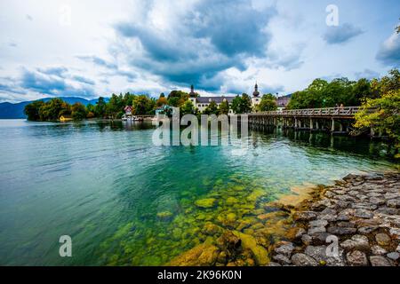 Blick auf Schloss Ort am Traunsee in Gmunden Stockfoto