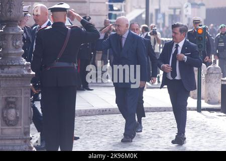 Rom, Italien. 26. Oktober 2022. Justizminister Carlo Nordio tritt vor der Vertrauensabstimmung in die italienische Regierung in das Senatsgebäude ein (Foto: Matteo Nardone/Pacific Press) Quelle: Pacific Press Media Production Corp./Alamy Live News Stockfoto