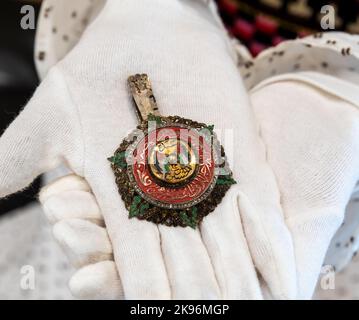 Der Orden von Al Nahda, First Class, Star, Abzeichen und Schärpe, der Lord Headley nach Abschluss der Hadsch 1923 in Bonhams, London, verliehen wurde Stockfoto