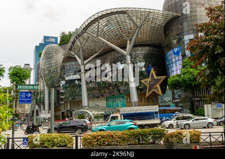 Ion Orchard Shopping Mall, Singapur, von der Pherson Road Stockfoto