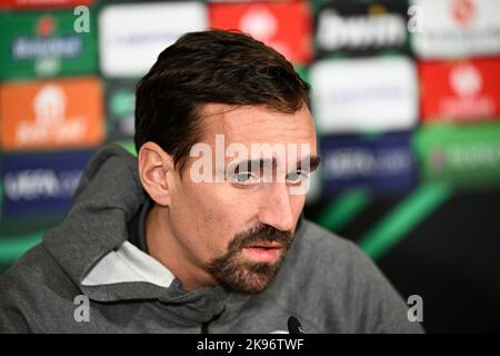 Dublin, Irland, 26/10/2022, Gents Sven Kums im Bild während einer Pressekonferenz des belgischen Fußballteams KAA Gent, Mittwoch, 26. Oktober 2022 in Dublin, Irland, zur Vorbereitung des morgigen Spiels gegen das irische Team Shamrock Rovers am fünften Tag der Gruppenphase der UEFA Europa Conference League. BELGA FOTO JASPER JACOBS Stockfoto