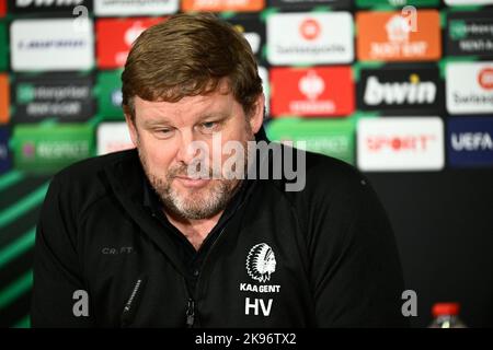 Dublin, Irland, 26/10/2022, Gents Cheftrainer Hein Vanhaezebrouck im Bild während einer Pressekonferenz des belgischen Fußballteams KAA Gent, Mittwoch, 26. Oktober 2022 in Dublin, Irland, zur Vorbereitung des morgigen Spiels gegen das irische Team Shamrock Rovers am fünften Tag der Gruppenphase der UEFA Europa Conference League. BELGA FOTO JASPER JACOBS Stockfoto