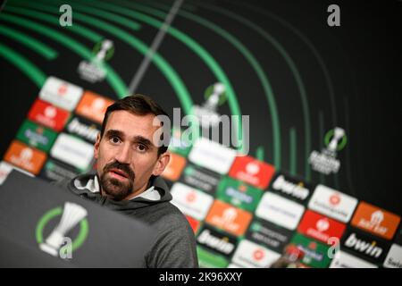 Dublin, Irland, 26/10/2022, Gents Sven Kums im Bild während einer Pressekonferenz des belgischen Fußballteams KAA Gent, Mittwoch, 26. Oktober 2022 in Dublin, Irland, zur Vorbereitung des morgigen Spiels gegen das irische Team Shamrock Rovers am fünften Tag der Gruppenphase der UEFA Europa Conference League. BELGA FOTO JASPER JACOBS Stockfoto