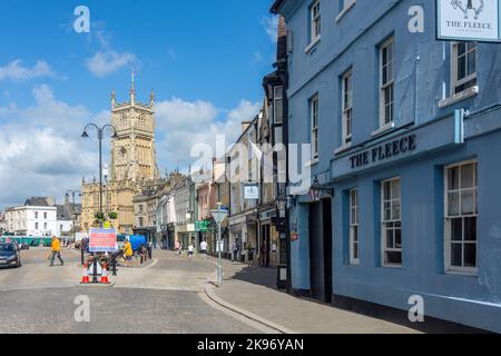 Marktplatz mit der Kirche St. John the Baptist Church, Cirencester, Gloucestershire, England, Vereinigtes Königreich Stockfoto