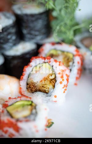 Ein selektiver Fokus eines Sushi-Sets Stockfoto