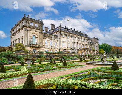 Gärten und Rückseite des Harewood House, in der Nähe von Leeds, West Yorkshire, England, Großbritannien Stockfoto