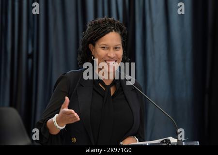 26. Oktober 2022, Washington, District of Columbia, USA: Der Bürgermeister von DC, MURIEL BOWSER, hält heute am 26. Oktober 2022 auf der Annual Disability Expo 15. in der MLK Public Library in Washington DC, USA, eine Rede. (Bild: © Lenin Nolly/ZUMA Press Wire) Stockfoto