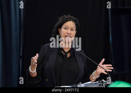 26. Oktober 2022, Washington, District of Columbia, USA: Der Bürgermeister von DC, MURIEL BOWSER, hält heute am 26. Oktober 2022 auf der Annual Disability Expo 15. in der MLK Public Library in Washington DC, USA, eine Rede. (Bild: © Lenin Nolly/ZUMA Press Wire) Stockfoto