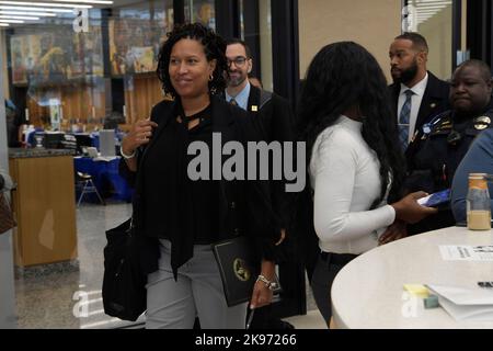 26. Oktober 2022, Washington, District of Columbia, USA: Der Bürgermeister von DC, MURIEL BOWSER, kommt heute am 26. Oktober 2022 zu einer Rede auf der Annual Disability Expo 15. in der MLK Public Library in Washington DC, USA. (Bild: © Lenin Nolly/ZUMA Press Wire) Stockfoto