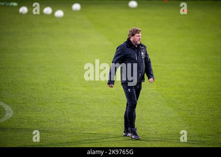 Dublin, Irland, 26/10/2022, Gents Cheftrainer Hein Vanhaezebrouck im Bild während eines Trainings des belgischen Fußballteams KAA Gent, Mittwoch, 26. Oktober 2022 in Dublin, Irland, zur Vorbereitung des morgigen Spiels gegen das irische Team Shamrock Rovers am fünften Tag der Gruppenphase der UEFA Europa Conference League. BELGA FOTO JASPER JACOBS Stockfoto