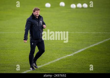 Dublin, Irland, 26/10/2022, Gents Cheftrainer Hein Vanhaezebrouck im Bild während eines Trainings des belgischen Fußballteams KAA Gent, Mittwoch, 26. Oktober 2022 in Dublin, Irland, zur Vorbereitung des morgigen Spiels gegen das irische Team Shamrock Rovers am fünften Tag der Gruppenphase der UEFA Europa Conference League. BELGA FOTO JASPER JACOBS Stockfoto