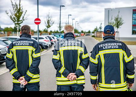 Wichtiger Schritt fÃ¼r die Zukunft von Sachsens Berufsfeuerwehr: Leipzigs OberbÃ¼rgermeister Burkhard Jung und der SÃ¤chsische Staatsminister des in Stockfoto