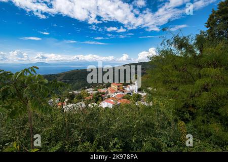 Traditionelle Architektur in einem Dorf von Mount Pelion, Milies Dorf, Griechenland. Stockfoto