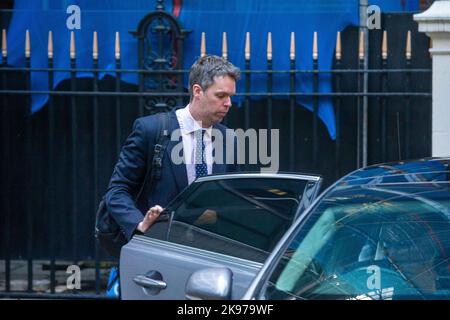London, England, Großbritannien. 24. Oktober 2022. Der Berater von Rishi Sunak, LIAM BOOTH-SMITH, ist bei CCHQ zu sehen. (Bild: © Tayfun Salci/ZUMA Press Wire) Stockfoto