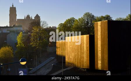 Frankreich, Aveyron (12) Rodez. Musée Soulages. Entworfen und gebaut von den katalanischen Architekten RCR arquitectes, ist es komplett mit Corten-Stahl bedeckt. Stockfoto