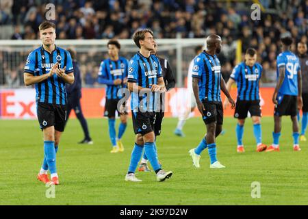 Brügge, Belgien, 26. Oktober 2022, die Spieler des Clubs sehen niedergeschlagen aus, nachdem sie das Spiel zwischen dem belgischen Fußballverein Brügge KV und dem portugiesischen FC Porto am Mittwoch, den 26. Oktober 2022, in Brügge, Belgien, verloren haben, das fünfte Spiel in der UEFA Champions League Gruppenphase. BELGA FOTO KURT DESPLENTER Stockfoto