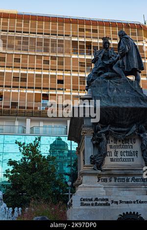 Isabella der katholische Platz und Isabella der katholische Brunnen und Christoph Kolumbus Brunnen in Granada Stockfoto