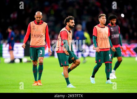 Mohamed Salah (Mitte) aus Liverpool erwärmt sich vor dem Spiel der UEFA Champions League-Gruppe A in der Johan Cruyff Arena in Amsterdam, Niederlande. Bilddatum: Mittwoch, 26. Oktober 2022. Stockfoto