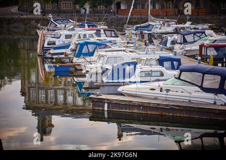 Stadtzentrum von Bristol, Yachthafen Bathurst Basin vom FLUSS AVON Stockfoto