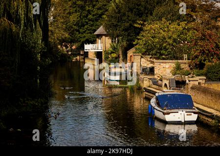 Godmanchester, Huntingdonshire, Cambridgeshire, England. Fluss große Ouse läuft durch das Dorf Stockfoto