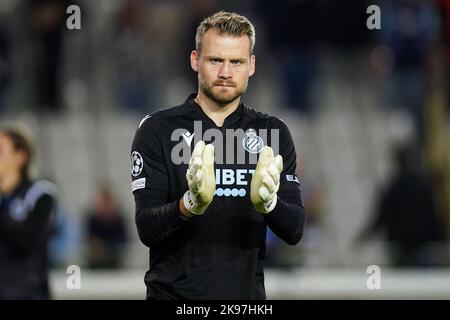 BRÜGGE, BELGIEN - 26. OKTOBER: Simon Mignolet vom Club Brugge KV applaudiert für die Fans nach dem Spiel der Gruppe B - UEFA Champions League zwischen dem Club Brugge KV und dem FC Porto am 26. Oktober 2022 im Jan Breydelstadion in Brügge, Belgien (Foto: Joris Verwijst/Orange Picches) Stockfoto