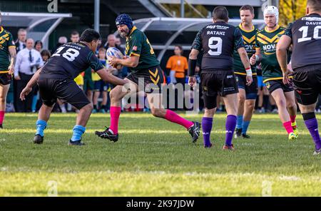 2022 Rugby-League-Weltmeisterschaft für körperliche Behinderungen im Victoria Park, Warrington. Australien übernahm Neuseeland. Autralian läuft mit dem Ball Stockfoto