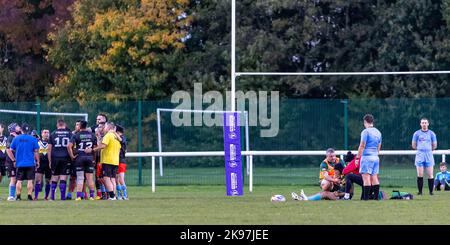 2022 Rugby-League-Weltmeisterschaft für körperliche Behinderungen im Victoria Park, Warrington. Australien – Neuseeland. Der australische Spieler wird von den Sanitätern besucht Stockfoto